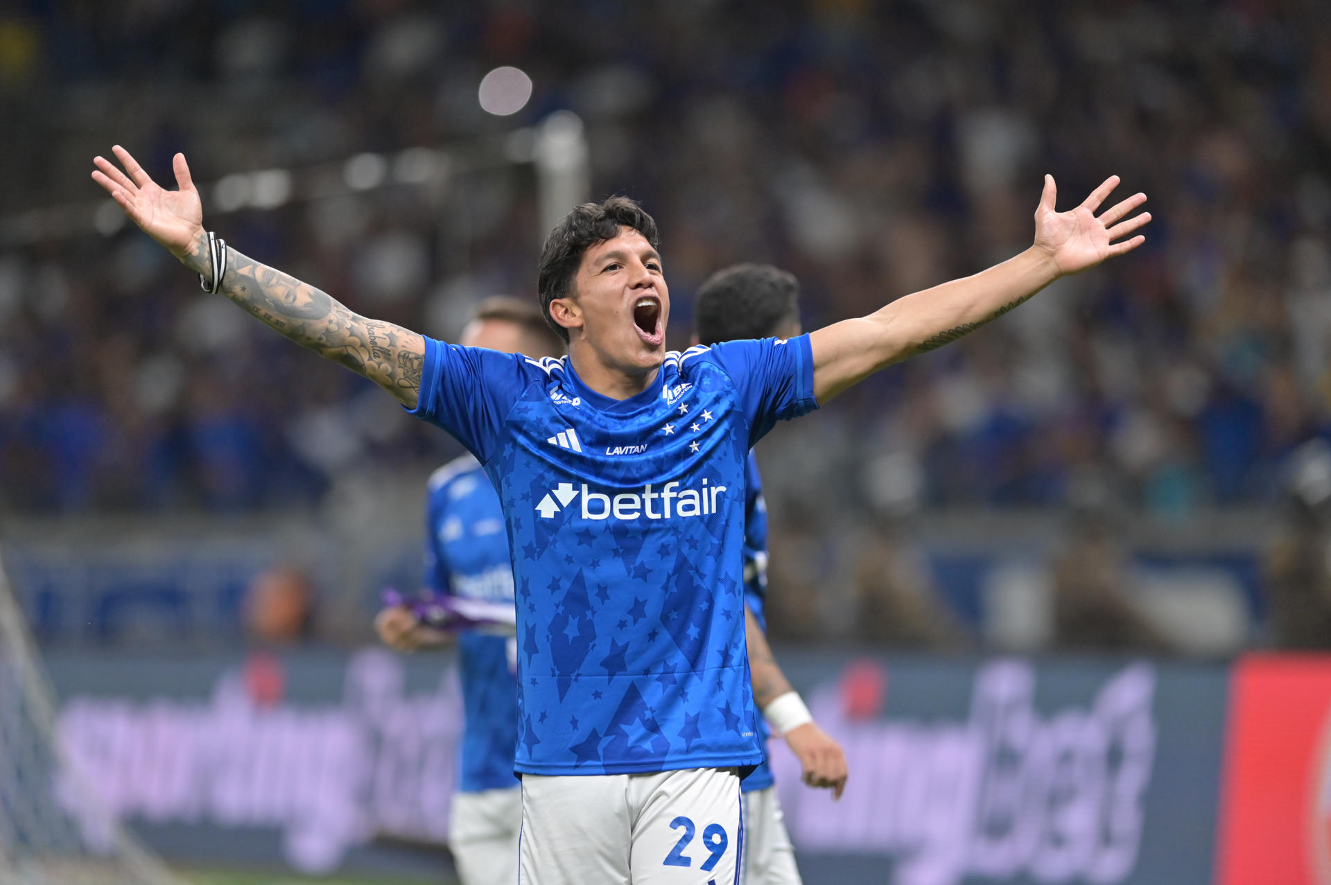 Lucas Romero de Cruzeiro celebra ante Boca en el partido de octavos de la Copa Sudamericana en Belo Horizonte (Brasil). EFE/ Yuri Edmundo