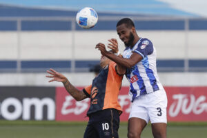 alt El brasileño Tinga y el colombiano Salazar aportan dobletes a la goleada de Águila