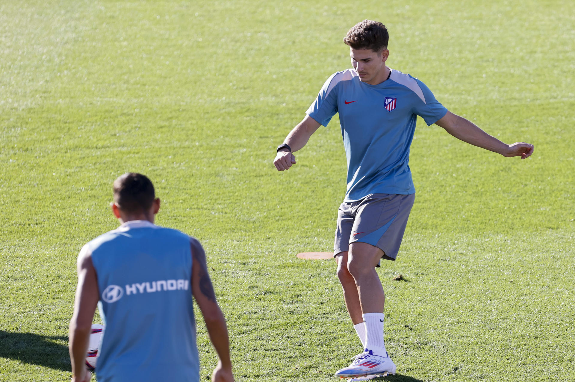 Julián Alvarez, en un momento del entrenamiento. EFE/Fernando Alvarado 