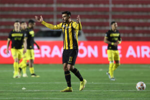 Enrique Triverio de The Strongest celebra un gol en el partido de vuelta de octavos de final de la Copa Libertadores. EFE/ Luis Gandarillas