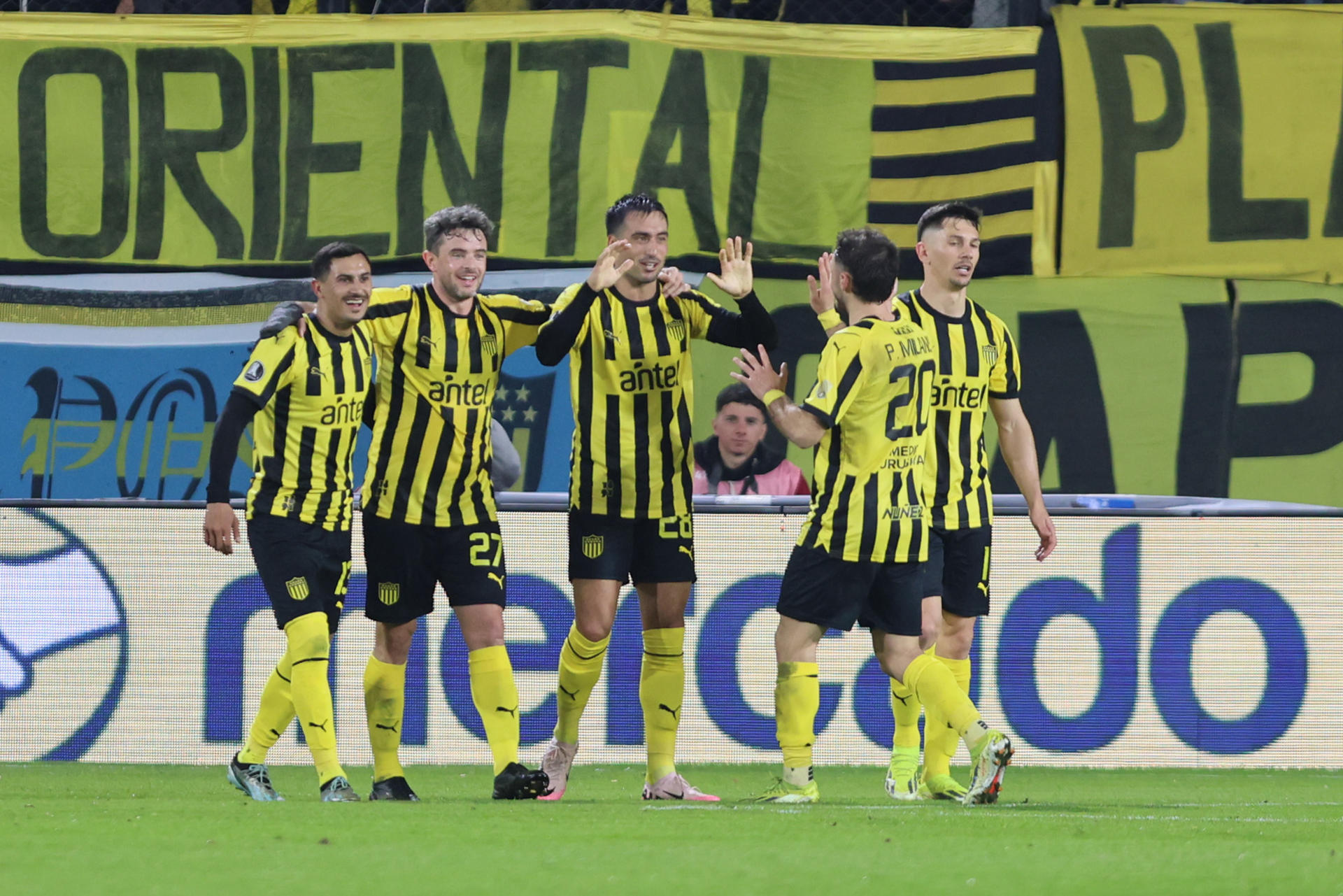 ALT 4-0. Peñarol pone un pie en los cuartos de final de la Libertadores