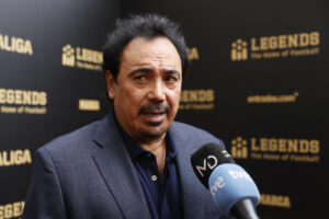 alt Hugo Sánchez: "El Real Madrid va a estar mejor que el Barcelona esta temporada"