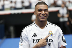alt El R.Madrid de Mbappé se estrena en Mallorca y Mestalla examina al Barcelona de Flick