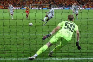 alt Akpom pone al Ajax con pie y medio en la fase de liga de la Liga Europa