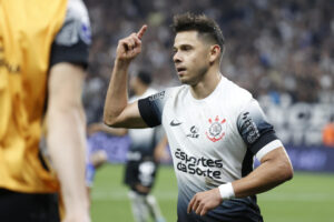 alt Romero marca, Depay asiste y Corinthians pasa a las semifinales de la Sudamericana