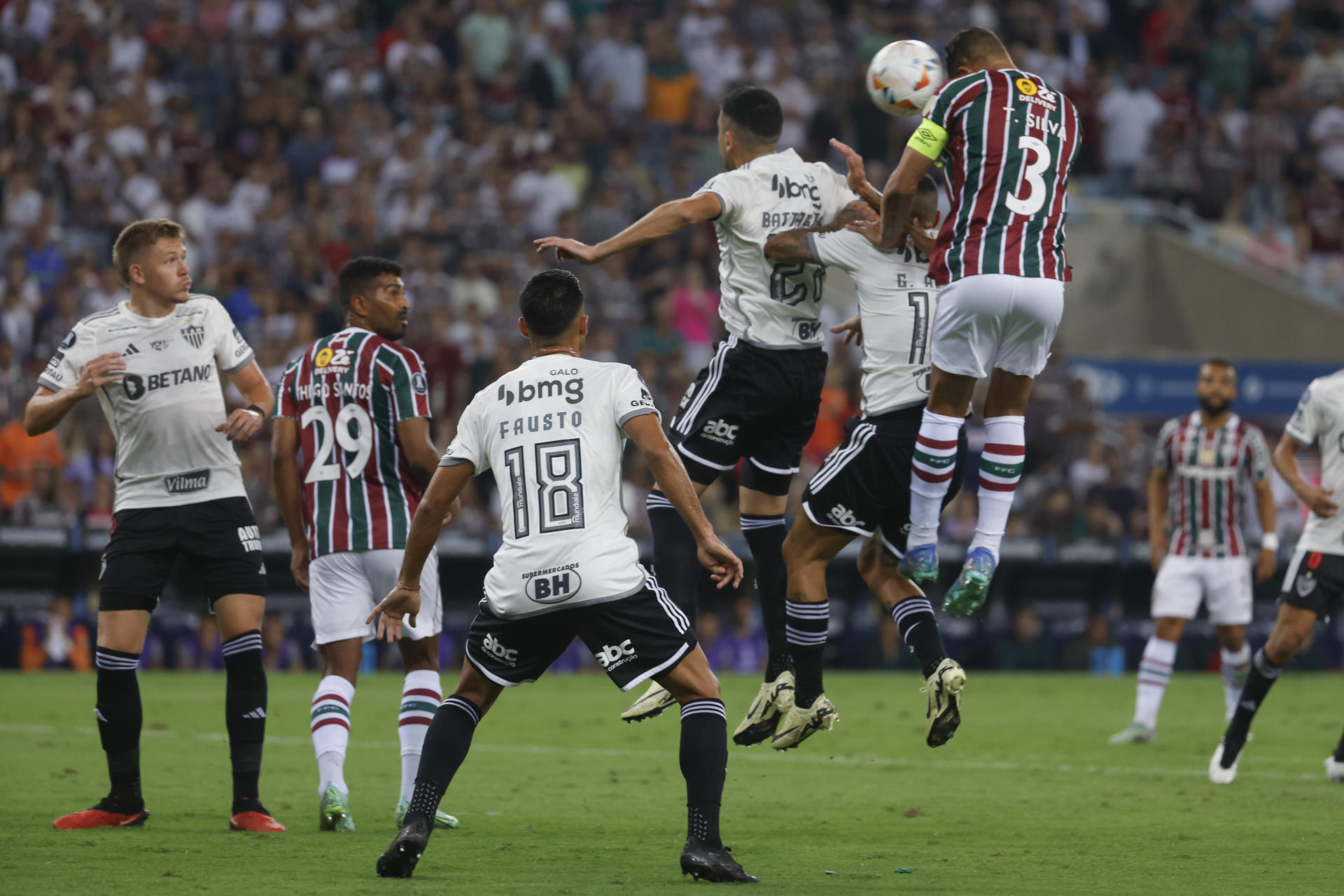 alt Lima desatasca al campeón en el Maracaná