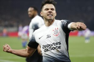 alt Sin la titularidad del venezolano Martínez y el paraguayo Romero, Corinthians vence a Bahía