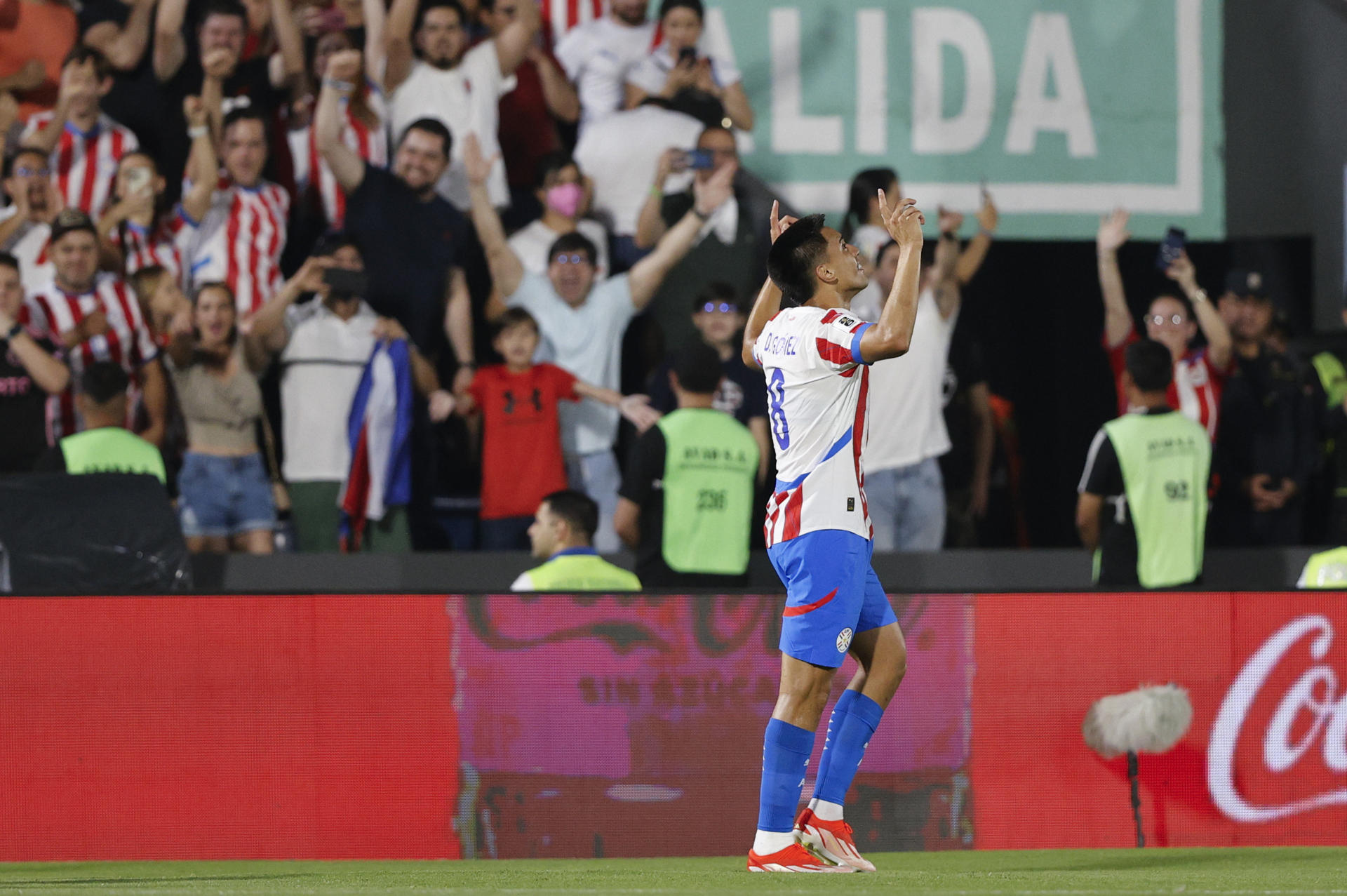 Diego Gómez de Paraguay celebra un gol en un partido de las eliminatorias sudamericanas para el Mundial de 2026. EFE/ Juan Pablo Pino 