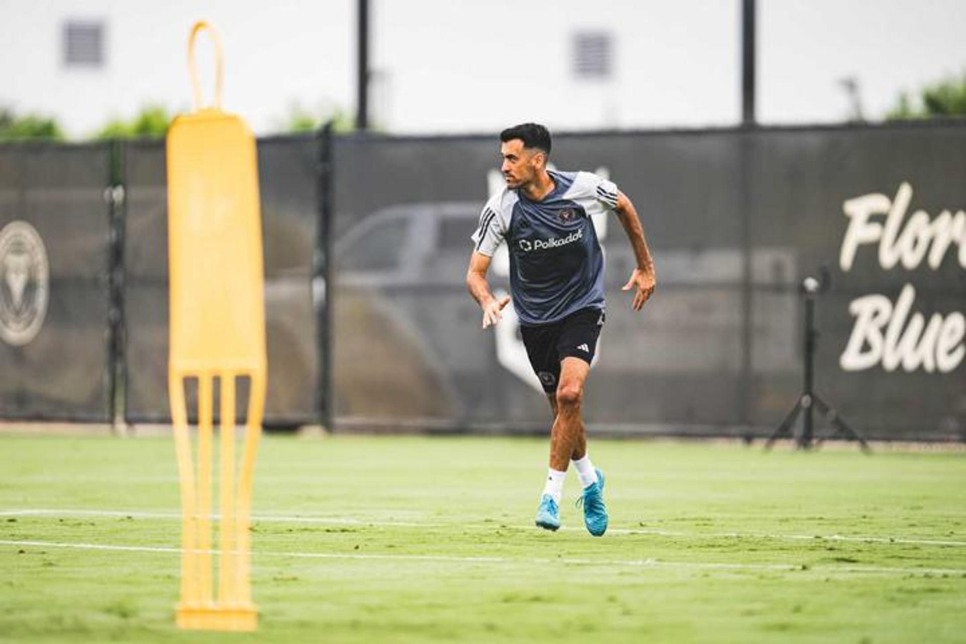 Fotografía cedida este martes, 17 de septiembre, por el club estadounidense de fútbol Inter Miami en la que se registró al centrocampista español Sergio Busquets, durante un entrenamiento, en Miami (Florida, EE.UU.). EFE/Inter Miami 