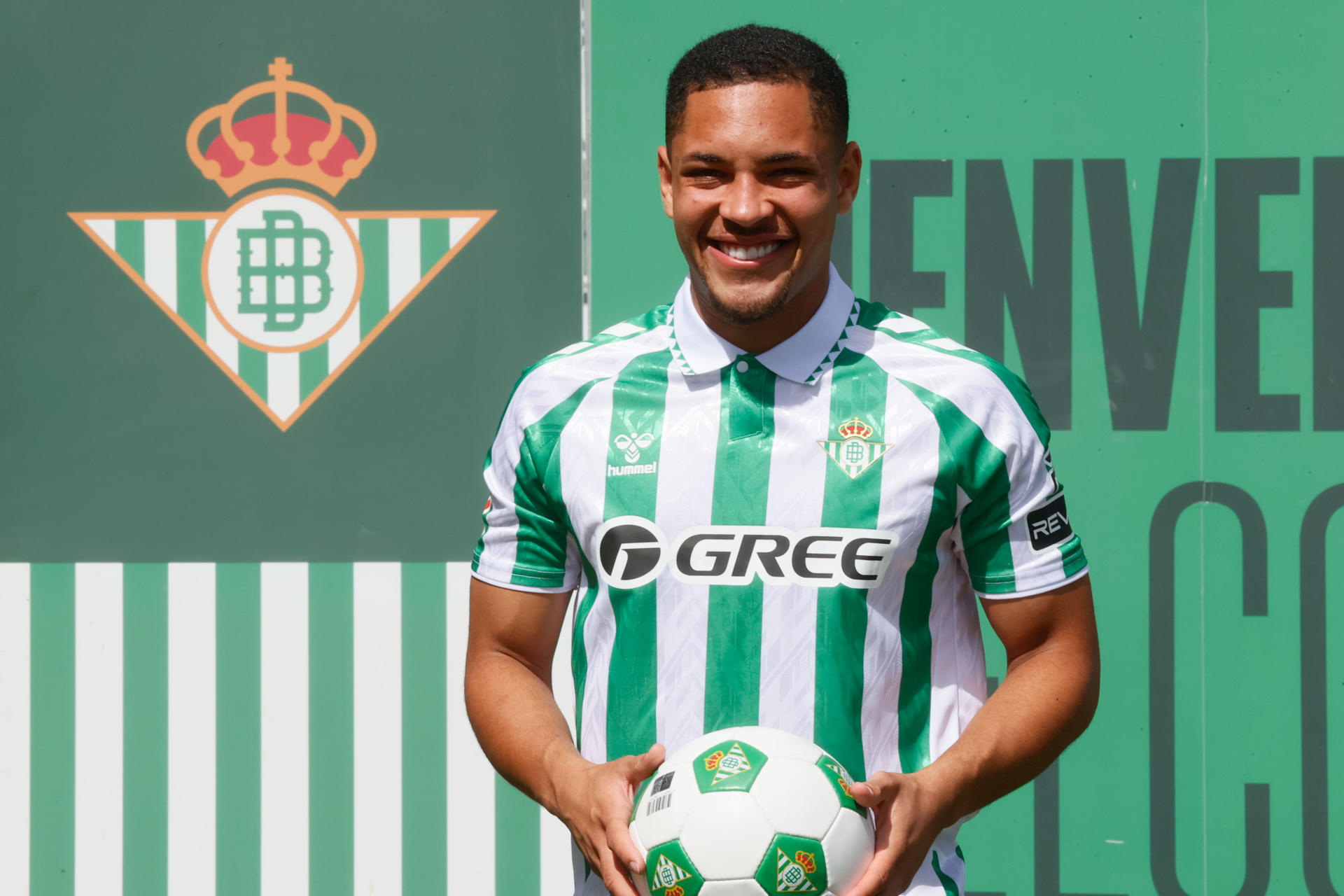 Brasileño Vitor Roque: «No me pensé ni siquiera dos veces venir aquí»