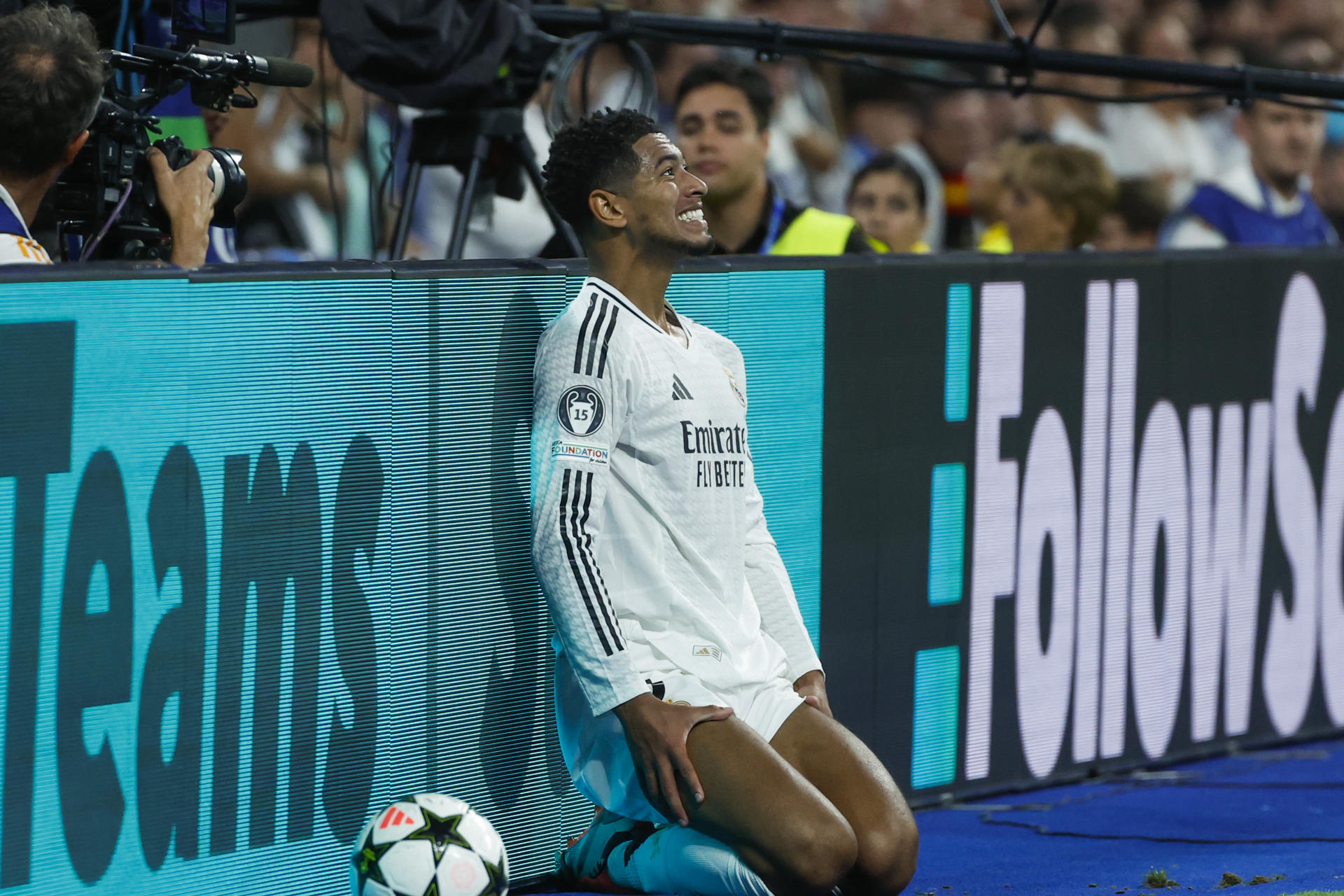 El centrocampista británico del Real Madrid Jude Bellingham durante el partido de la primera jornada de la Liga de Campeones en el estadio Santiago Bernabéu, en Madrid. EFE/Juanjo Martín 