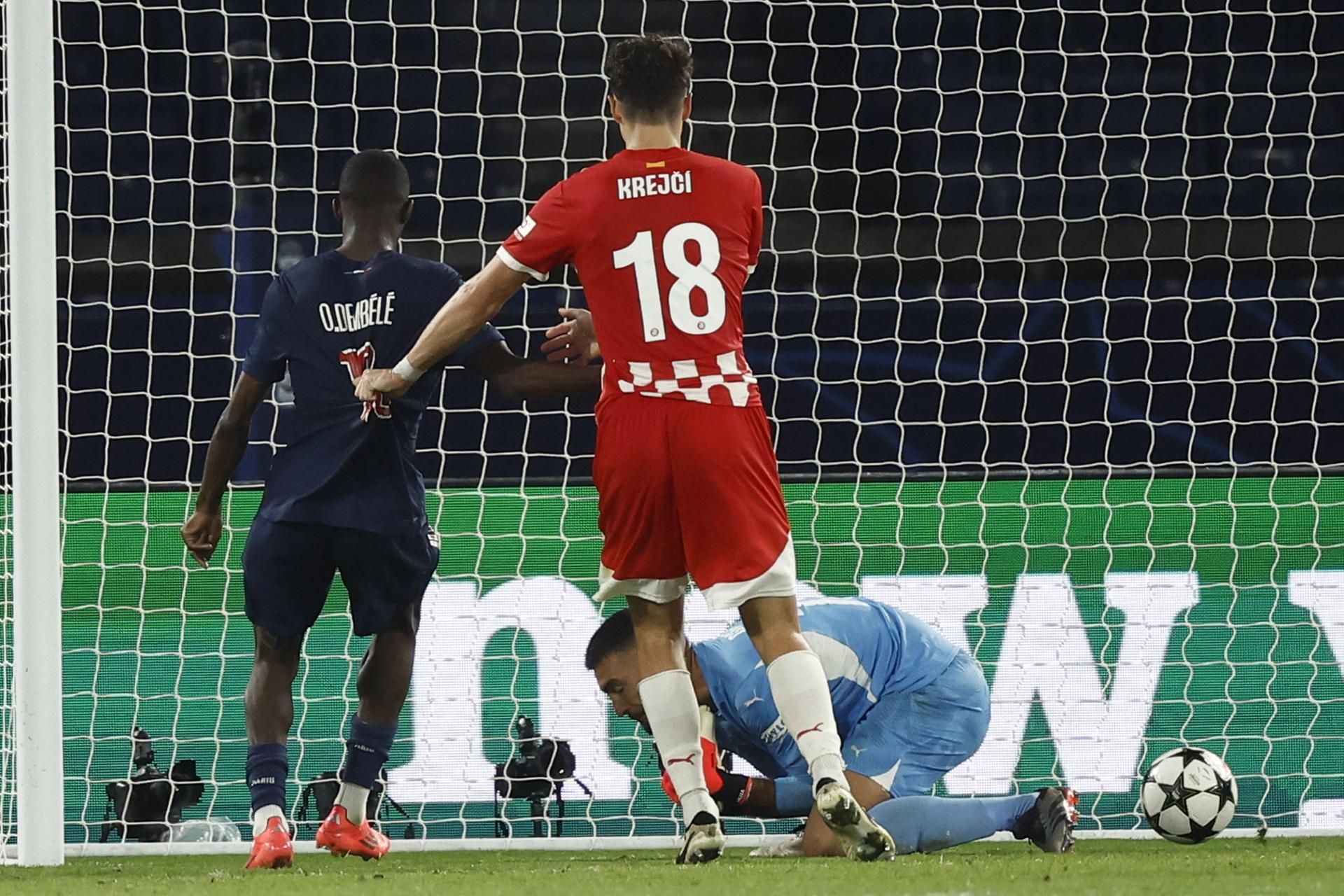 alt Un error de Gazzaniga amarga el debut europeo del Girona en el minuto 90