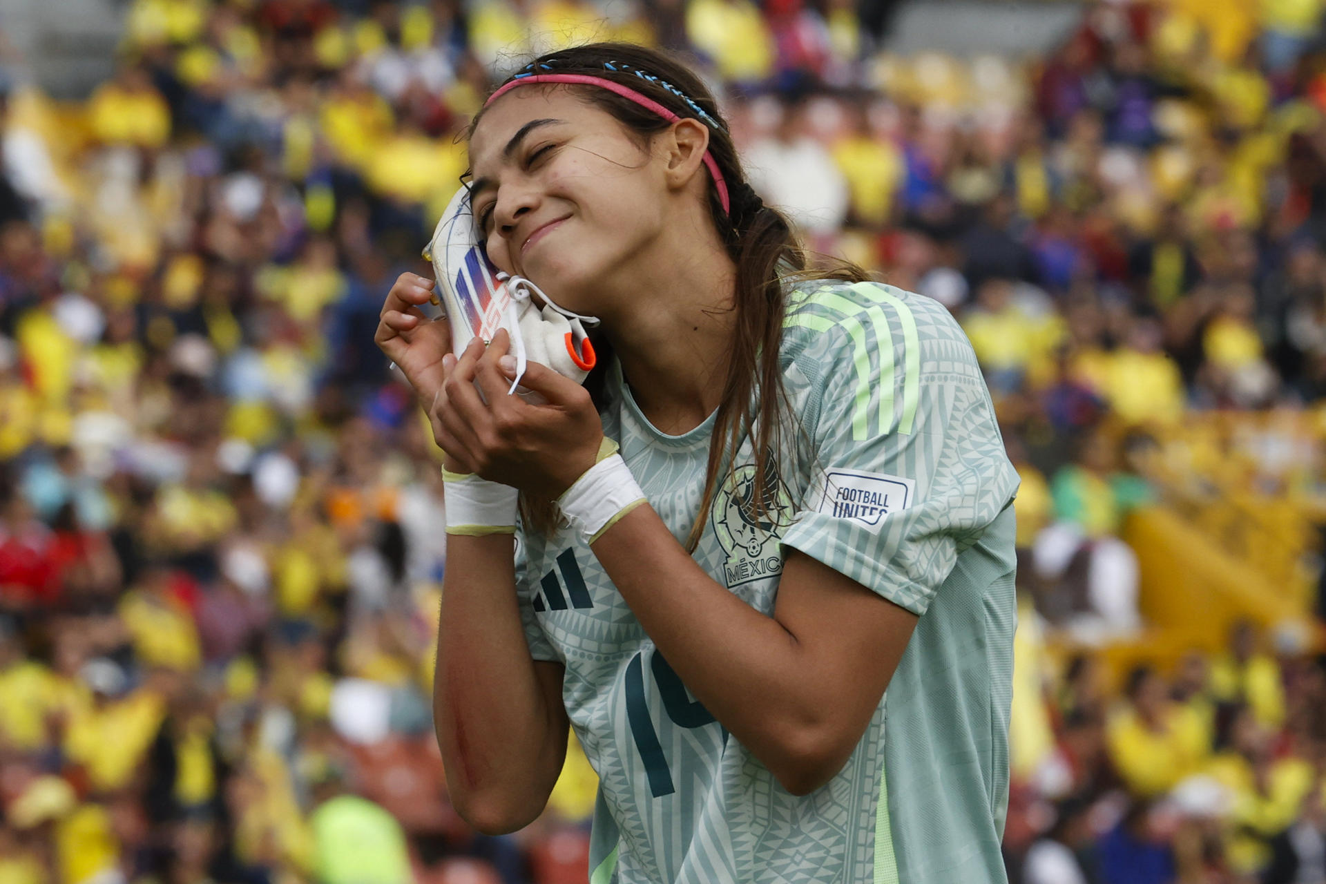 Montserrat Saldivar de México celebra su gol en un partido de la Copa Mundial Femenina sub-20. EFE/ Mauricio Dueñas Castañeda