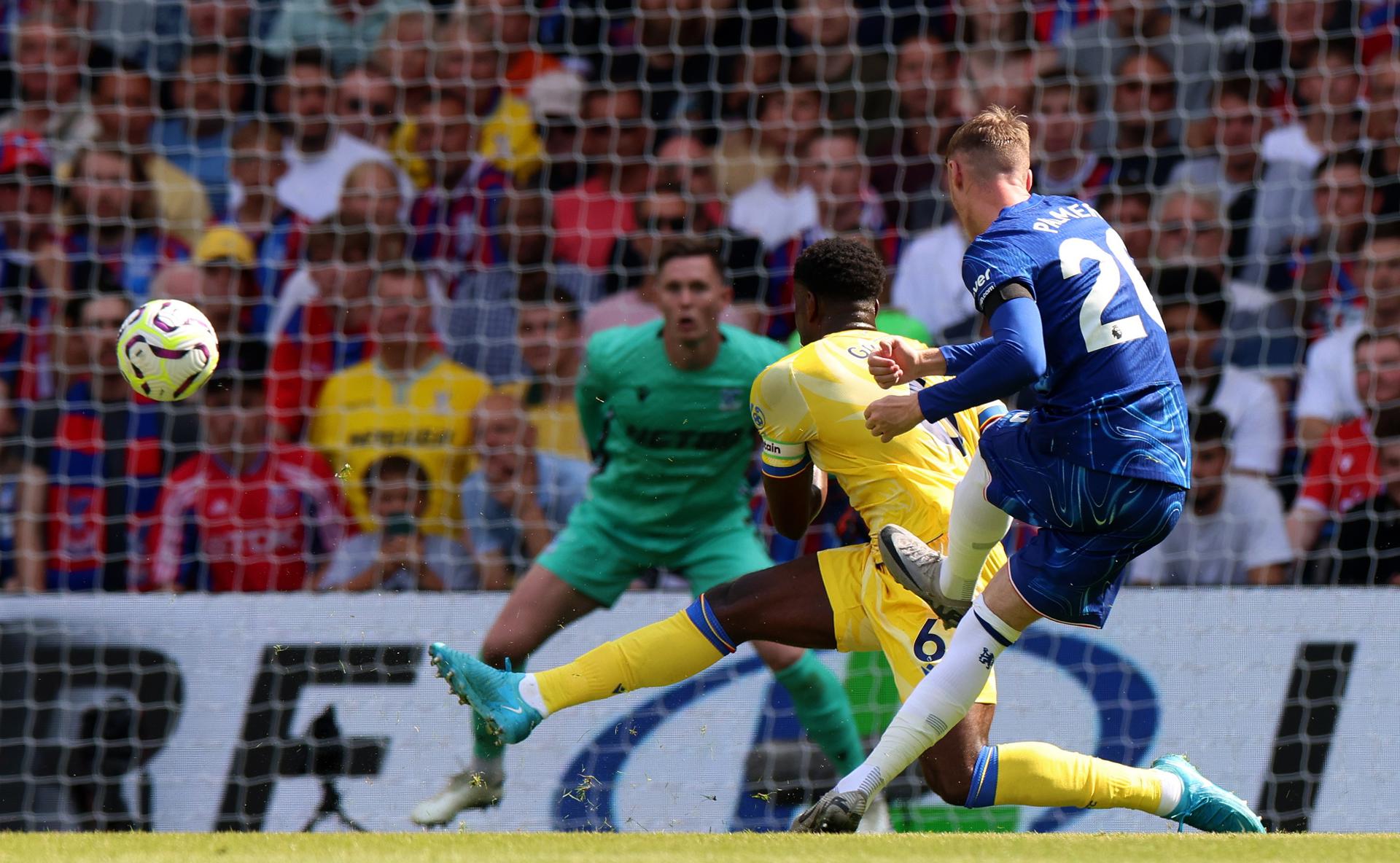 1-1. El Chelsea del argentino Fernández frenado por el Palace del colombiano Muñoz