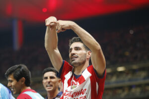 ALT Las Chivas del argentino Milito vencen en penaltis a Charlotte y se mantienen vivas