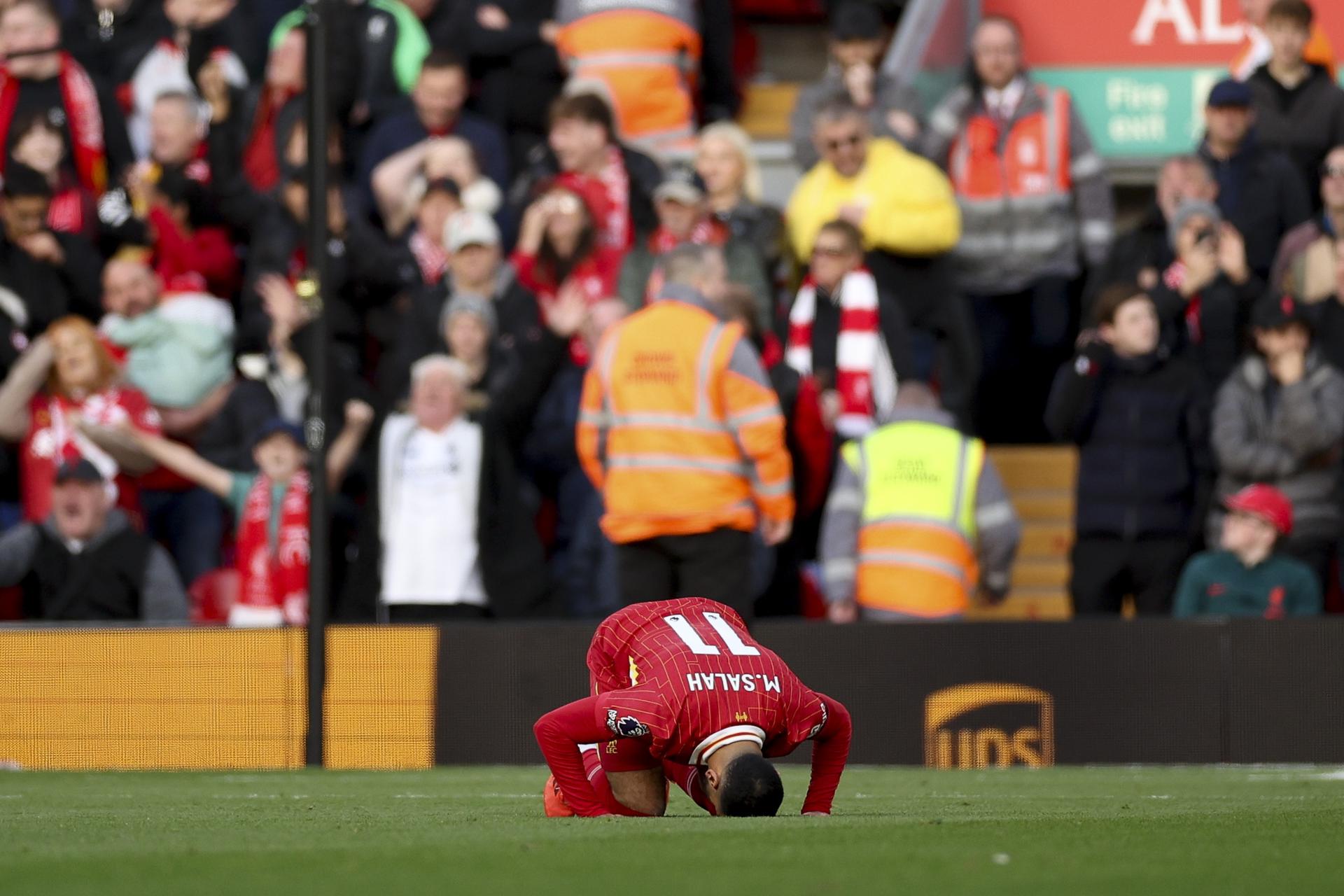 El futbolista egipcio Mohamed Salah del Liverpool celebra el 1-0 contra el Chelsea. EFE/EPA/ADAM VAUGHAN 