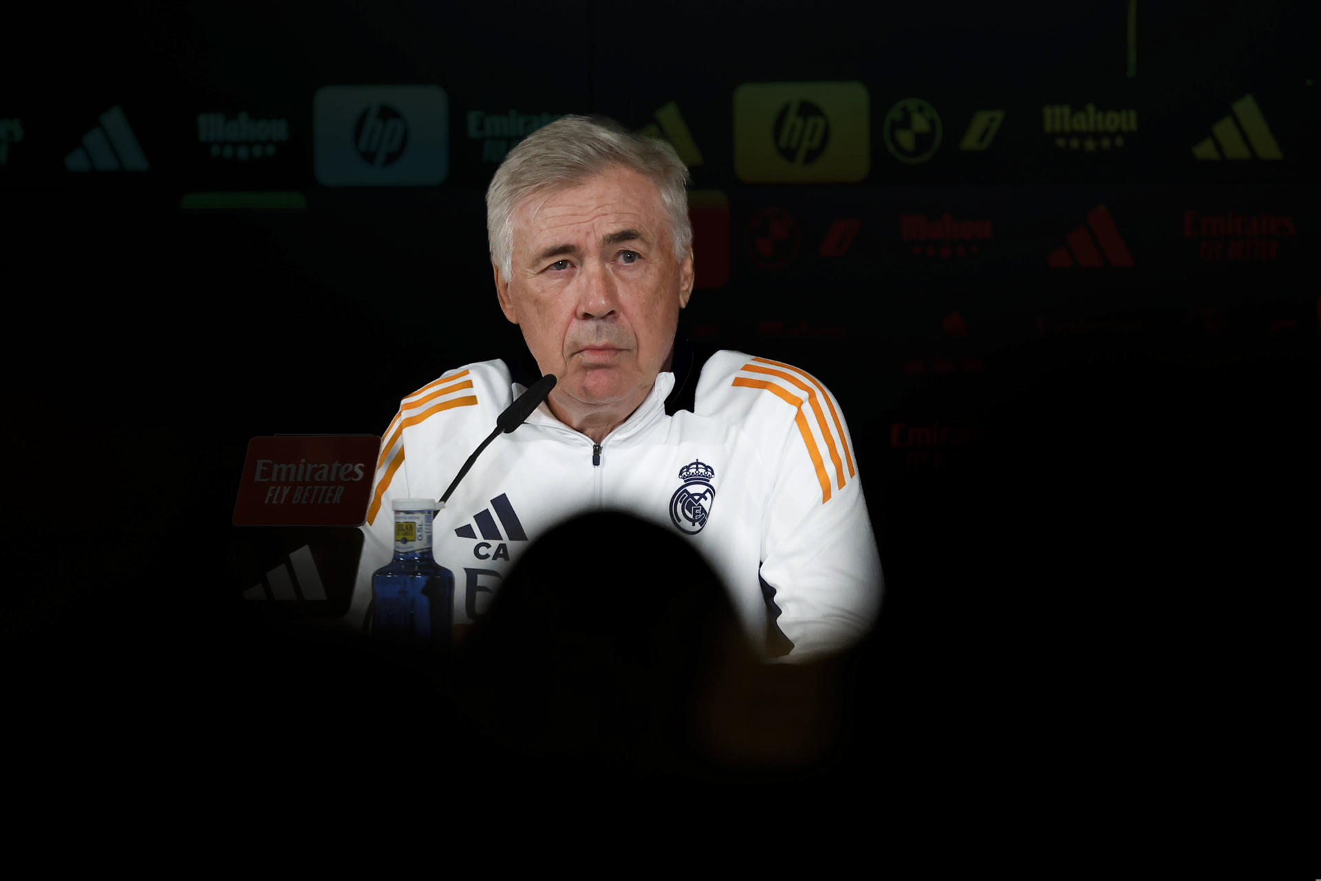 MADRID (ESPAÑA), 18/10/2024.- El entrenador italiano del Real Madrid, Carlo Ancelotti durante la rueda de prensa tras el entrenamiento del equipo en la Ciudad Deportiva de Valdebebas en Madrid este viernes para preparar su enfrentamiento liguero ante el Celta de mañana. EFE/Juan Carlos Hidalgo 