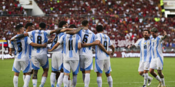 alt Argentina ensaya con Paredes en el once inicial para enfrentar a Paraguay