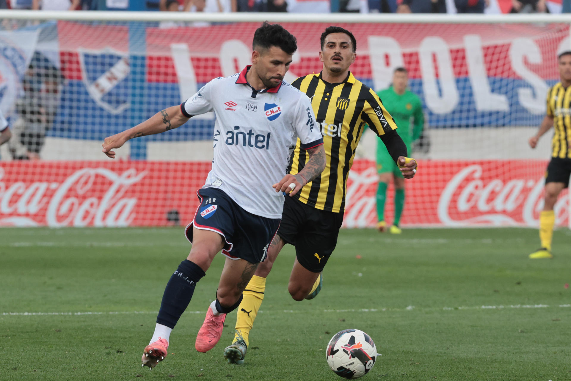 alt Nacional y Peñarol entran a la recta final del Clausura codo a codo por el título