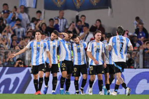 alt Argentina golea con triplete de Messi, Bolivia cae a zona de repesca