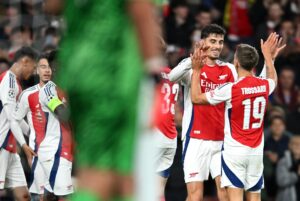 El delantero del Arsenal Kai Havertz (d) celebra un gol durante el partido de la segunda jornada de la UEFA Champions League jugado en Londres, Reino Unido EFE/EPA/DANIEL HAMBURY