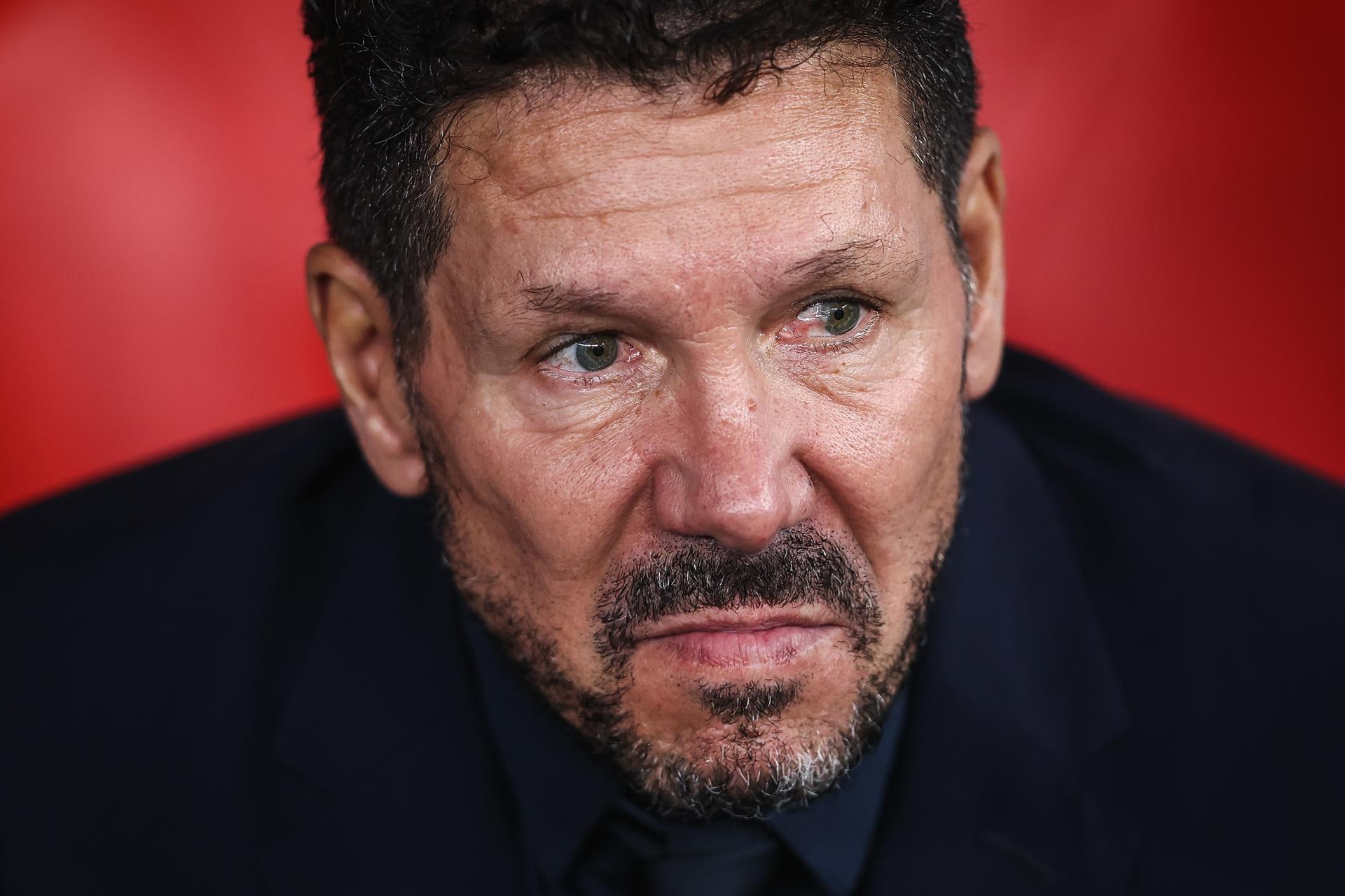 El técnico del Atlético Diego Simeone durante el partido de la UEFA Champions League que han jugado SL Benfica y Atletico Madrid, en Lisboa, Portugal. EFE/EPA/RODRIGO ANTUNES
