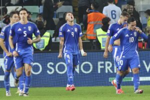 El delantero de Italia Matteo Retegui celebra un gol durante el partido de la UEFA Nations League que han jugado Italia e Israel en Udine, Italia. EFE/EPA/DAVIDE CASENTINI