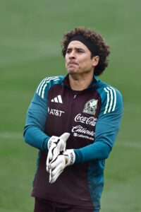 alt Los goles de Omorodion contra la veteranía del meta mexicano Ochoa se citan en Portugal