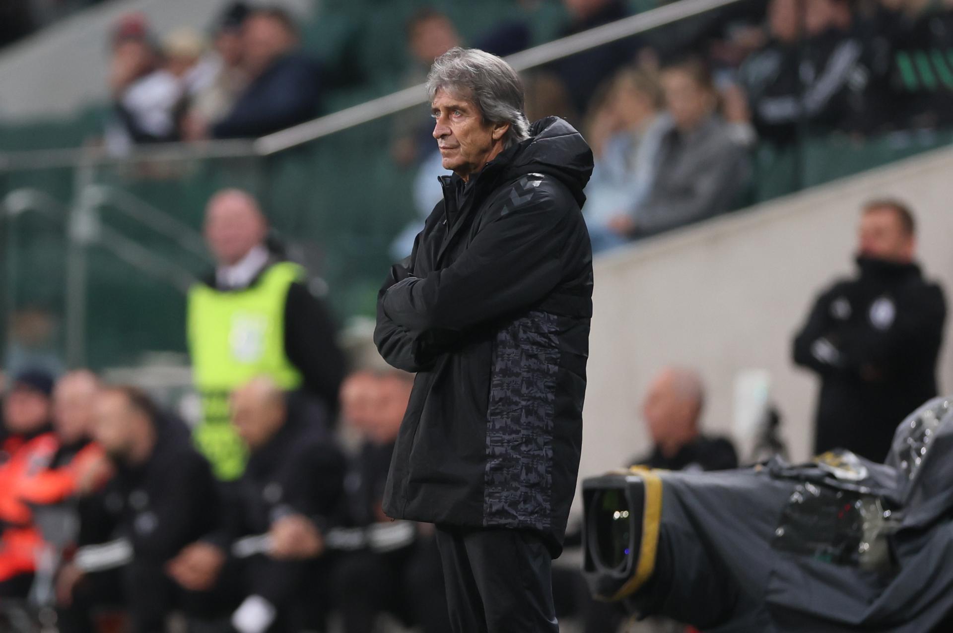 El entrenador del Betis Manuel Pellegrini (C). EFE/EPA/Leszek Szymanski POLAND OUT 