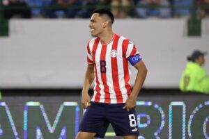 alt Paraguayo Gómez le dio otro disgusto a su compañero Messi