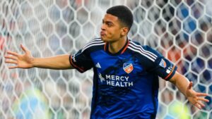 alt Venezolano Kelsy tiene en vilo a Cincinnati