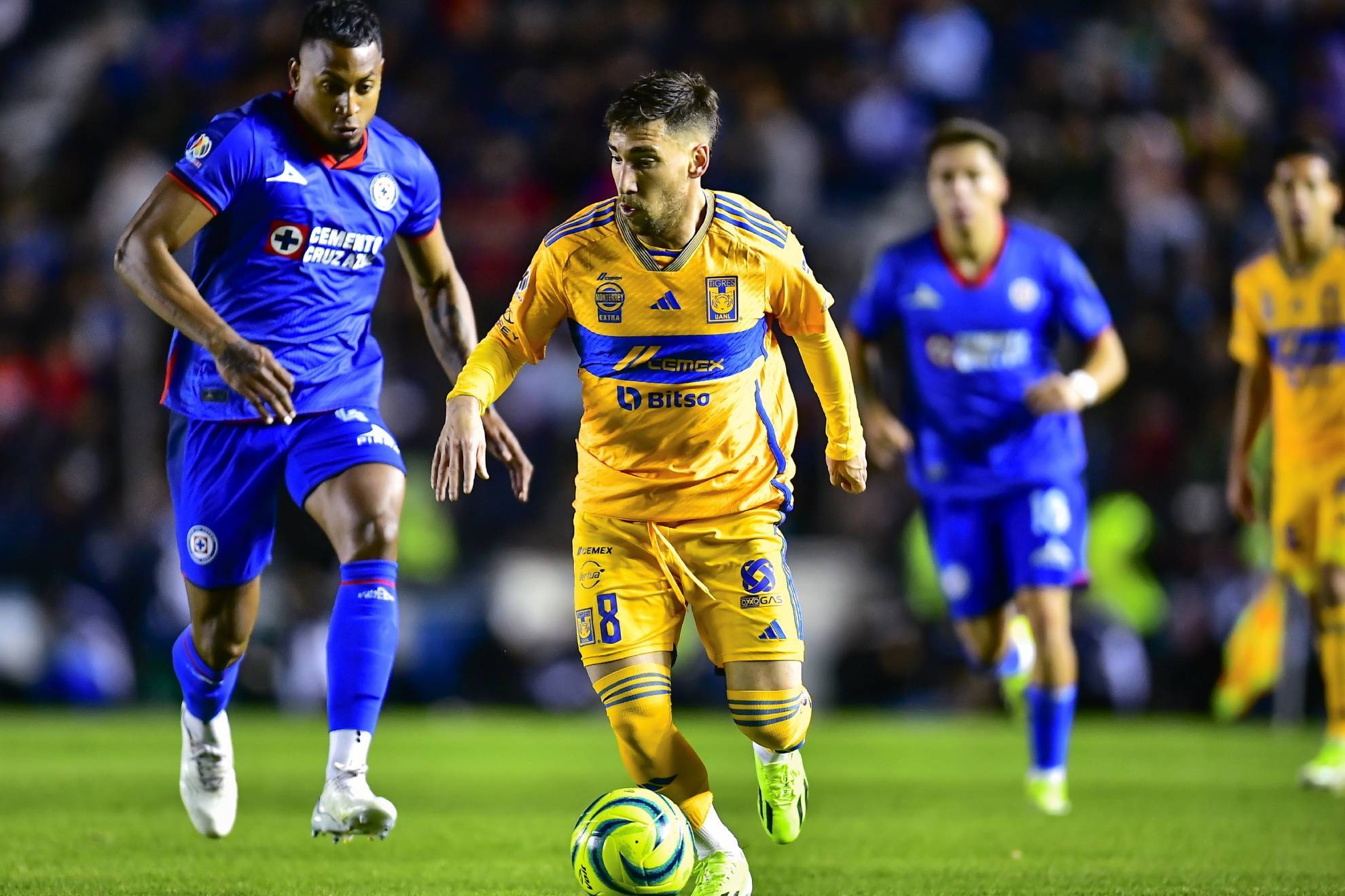 Un total de 9 extranjeros latinos para cada equipo en el Cruz Azul – Tigres