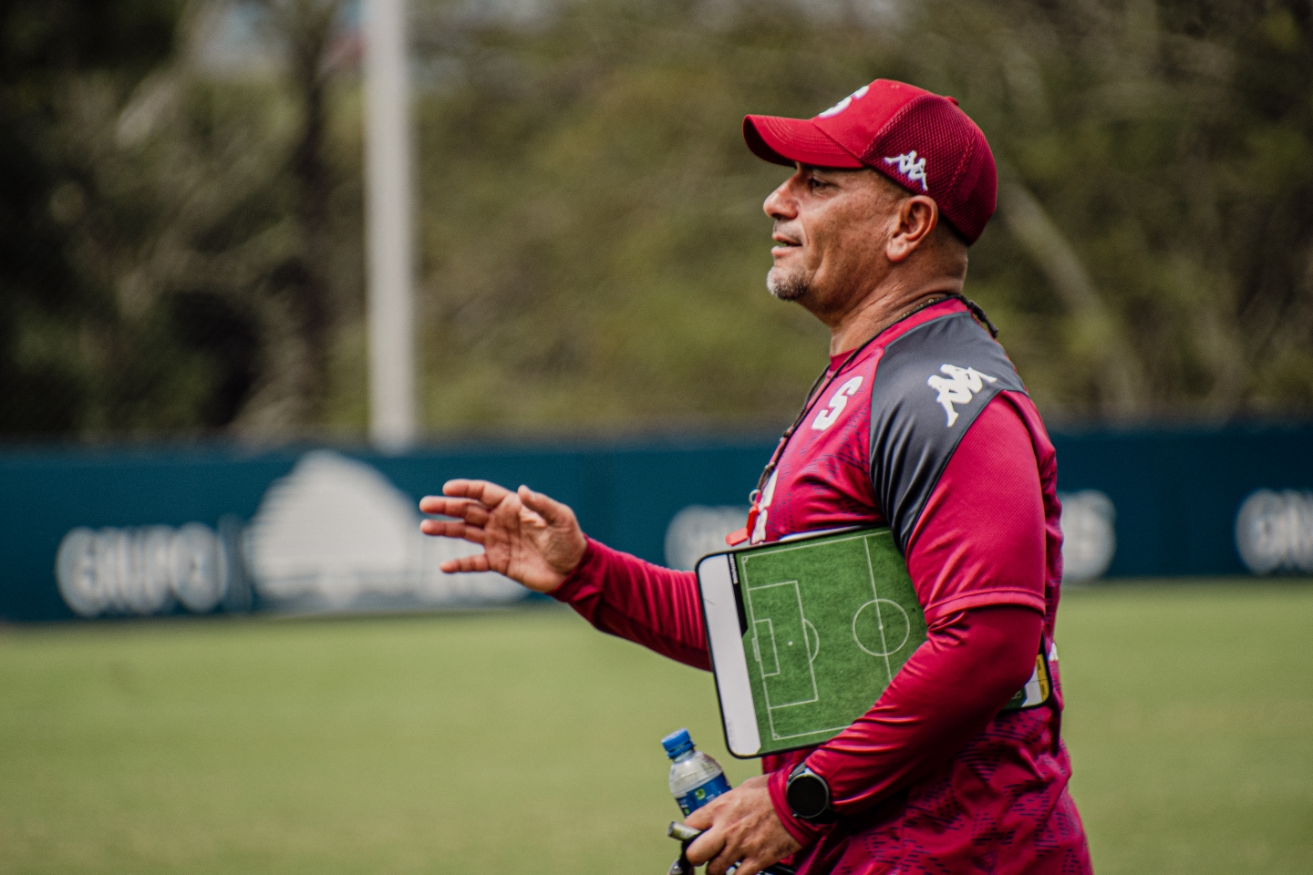 alt José Giacone, el único estratega extranjero que busca las finales en Costa Rica