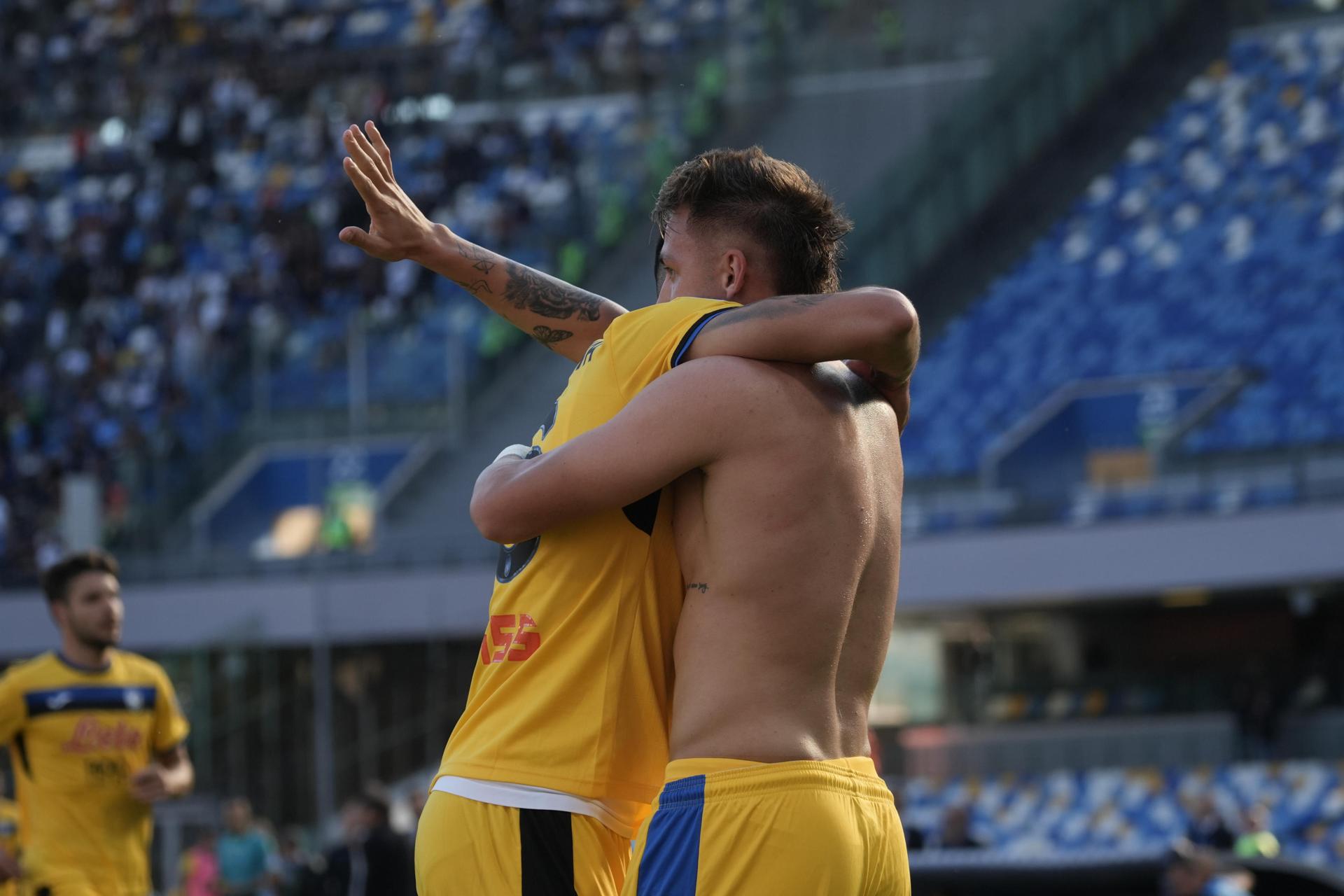 Mateo Retegui celebra el 0-3 en Nápoles. EFE/EPA/CESARE ABBATE 