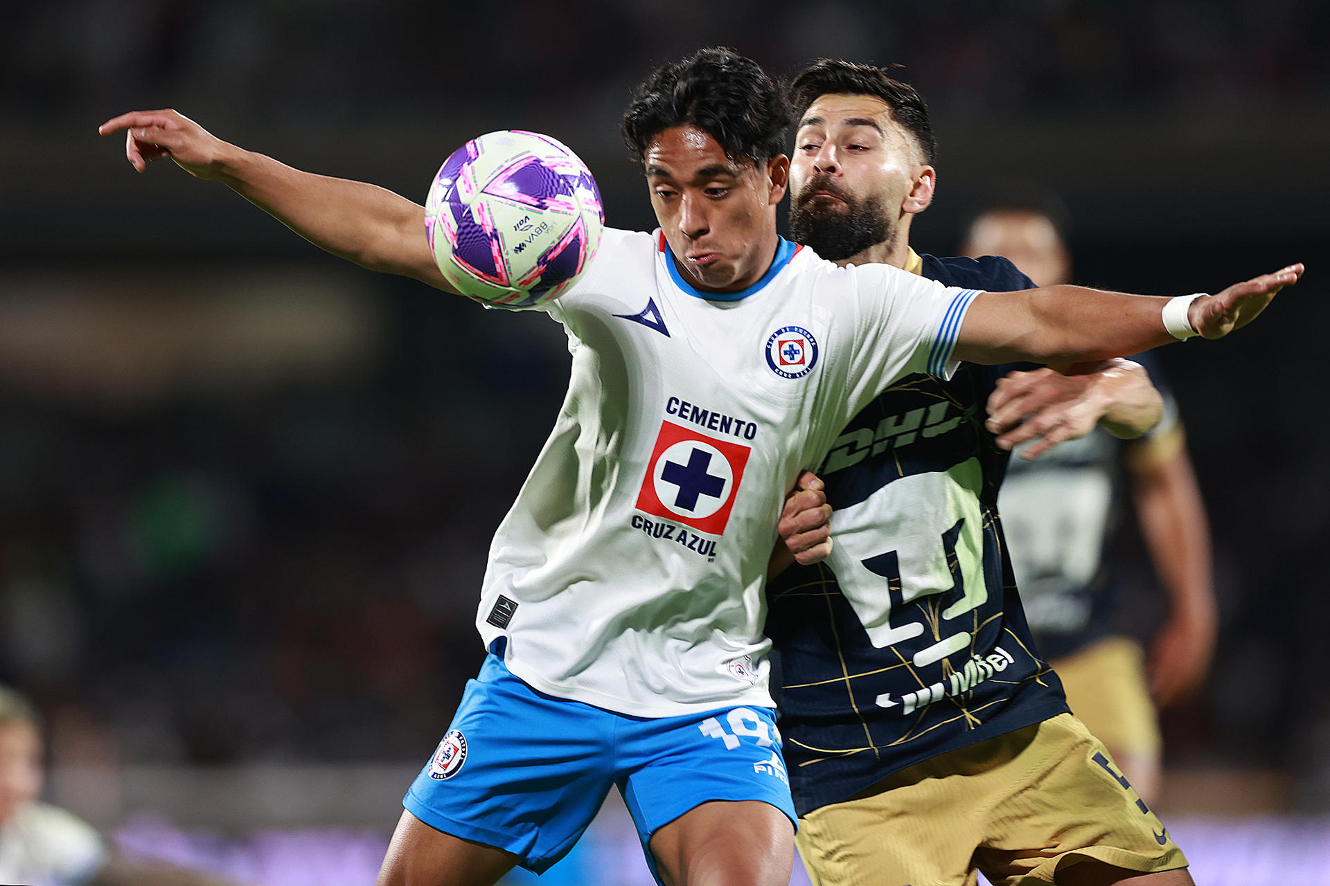 El líder Cruz Azul del argentino Anselmi recibe a los Tigres de Gignac en el Apertura