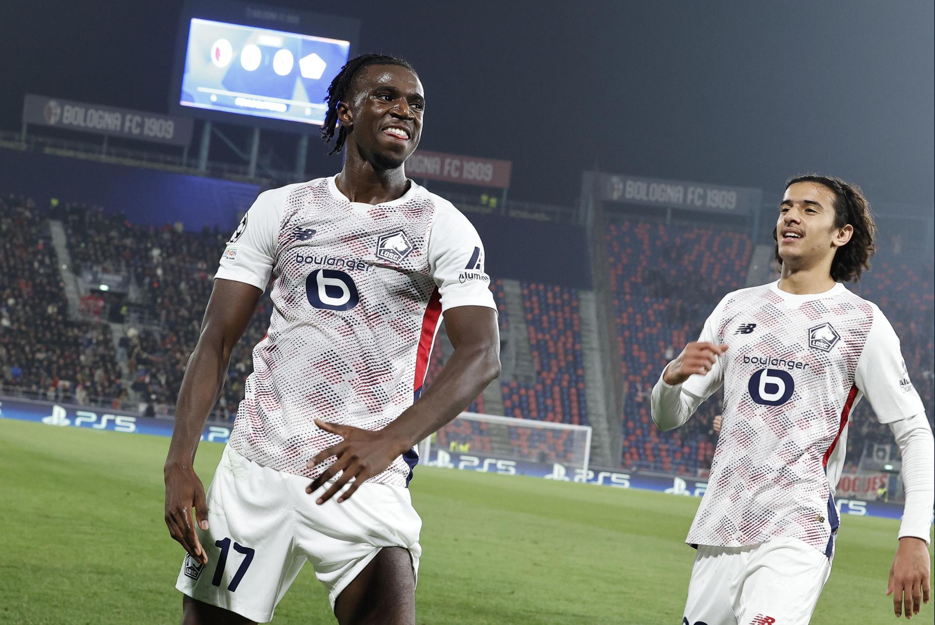 El jugador del Lille Ngal'Ayel Mukau celebra su gol durante el partido de la quinta jornada de la UEFA Champions League que han jugado Bologna FC y LOSC Lille en el Renato Dall'Ara stadium en Bolonia, , Italia) EFE/EPA/ELISABETTA BARACCHI 