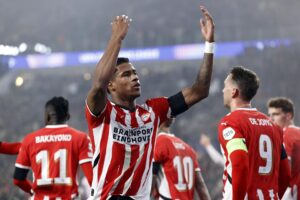 alt El PSV vapulea al Girona