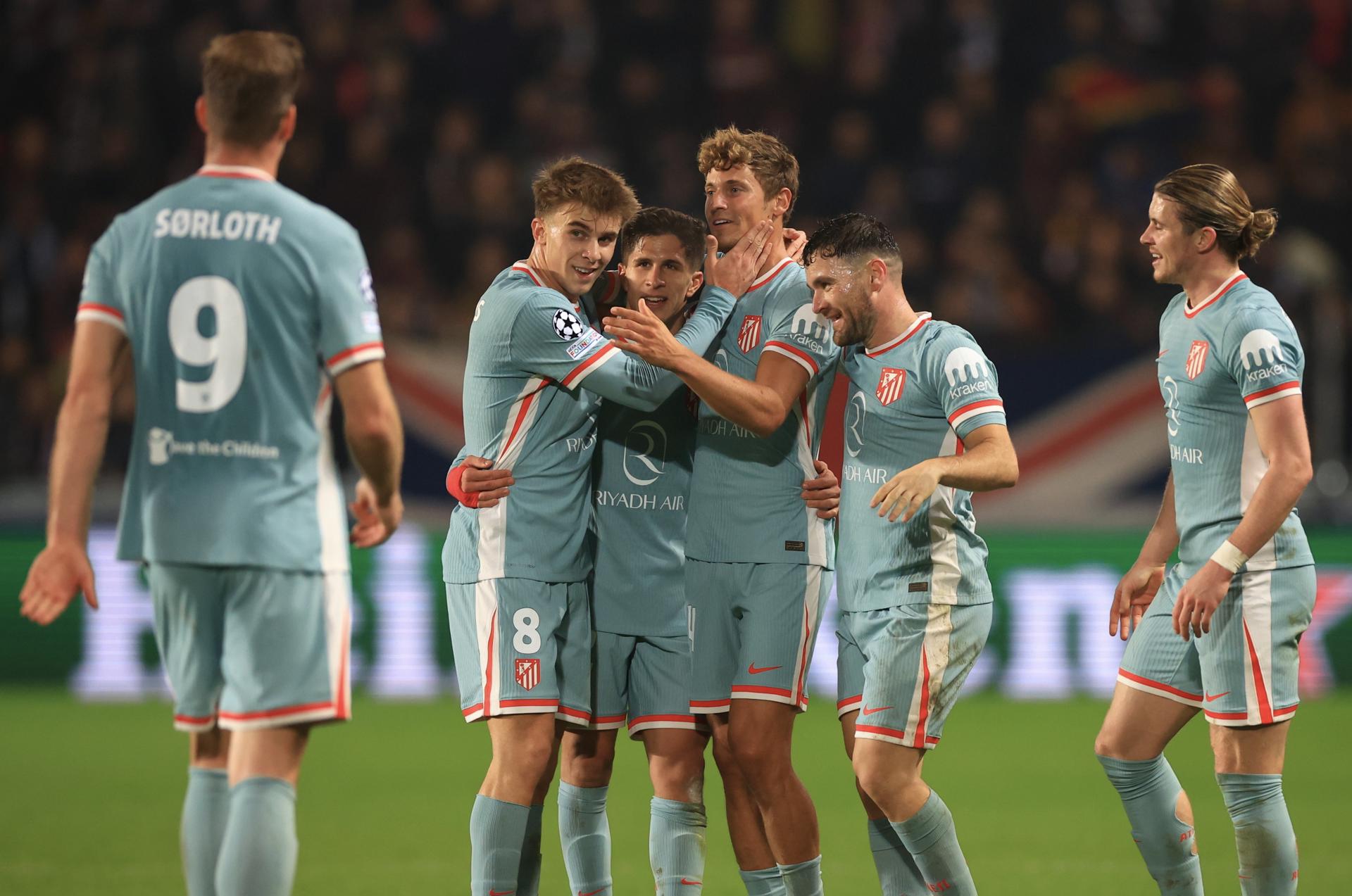 Los jugadores del Atletico Madrid celebran el 0-2 durante el partido de la UEFA Champions League que ha jugado Sprta de Praga y Atlético de Madrid en Praga, República Checa. EFE/EPA/MARTIN DIVISEK 