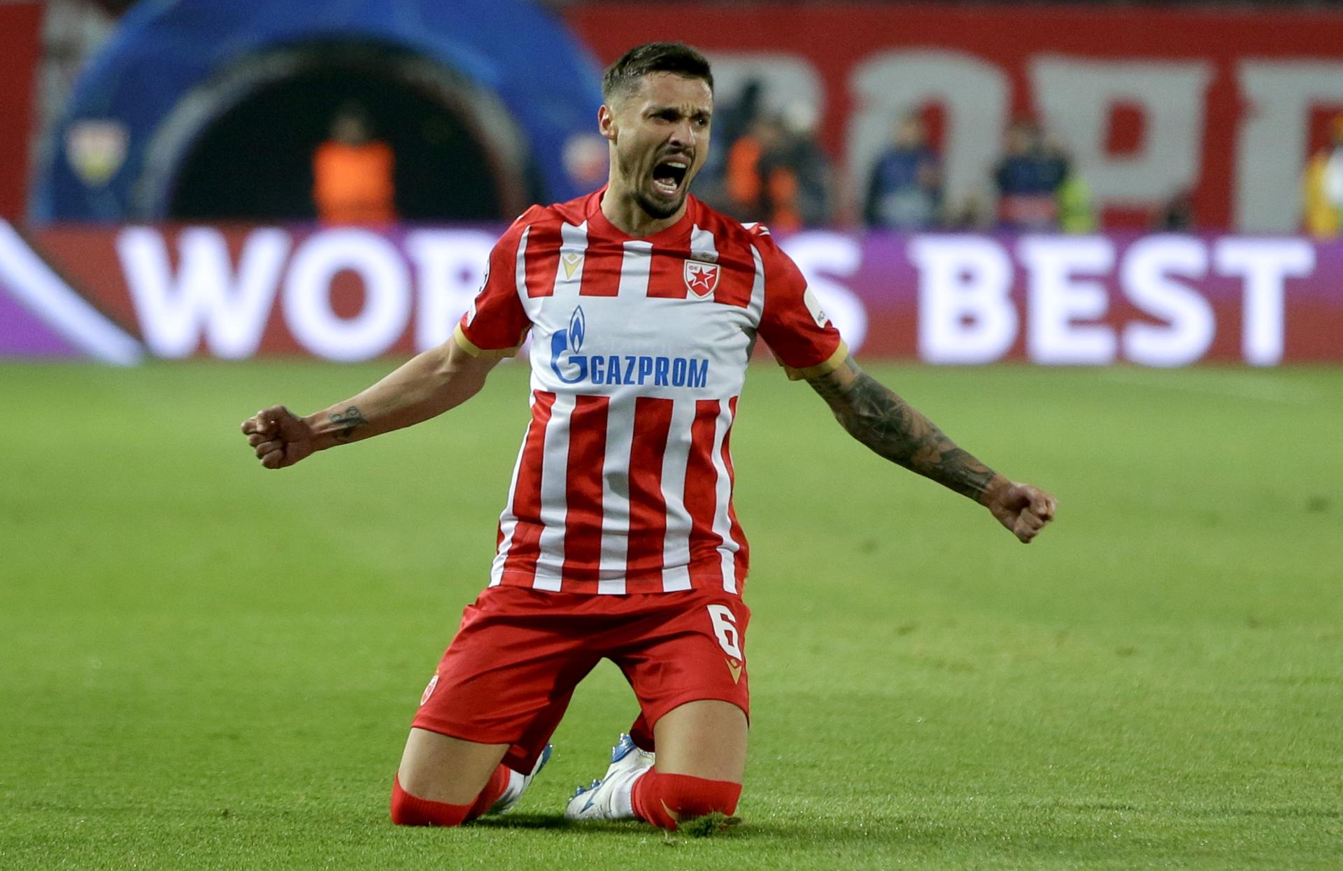 El jugador Rade Krunic, del Estrella Roja, durante el partido de la UEFA Champions League que han jugado Estrella Roja y VFB Stuttgart en Belgrado, SerbiaEFE/EPA/ANDREJ CUKIC 