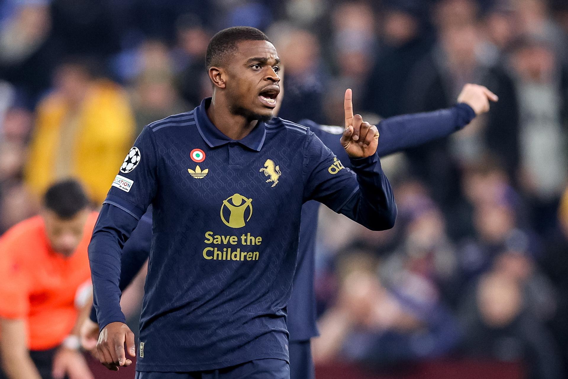 Pierre Kalulu, del Juventus, durante el partido de la UEFA Champions League que han jugado Aston Villa y Juventus en Birmingham, Reino Unido. EFE/EPA/ADAM VAUGHAN 