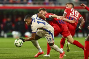 alt El Chelsea agranda el pleno