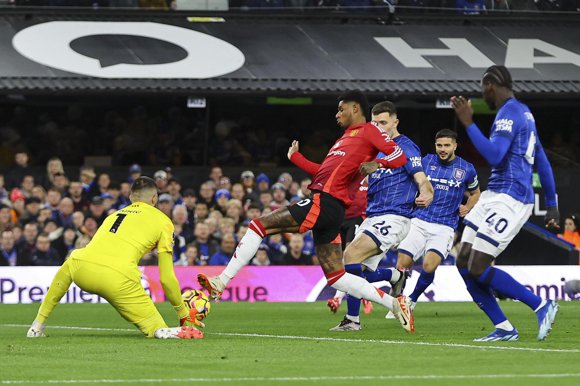 Marcus Rashford, en la acción del 0-1. EFE/EPA/MICHAEL ZEMANEK. 