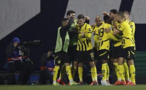 alt El Dortmund golea al Dinamo y se afianza entre los ocho primeros