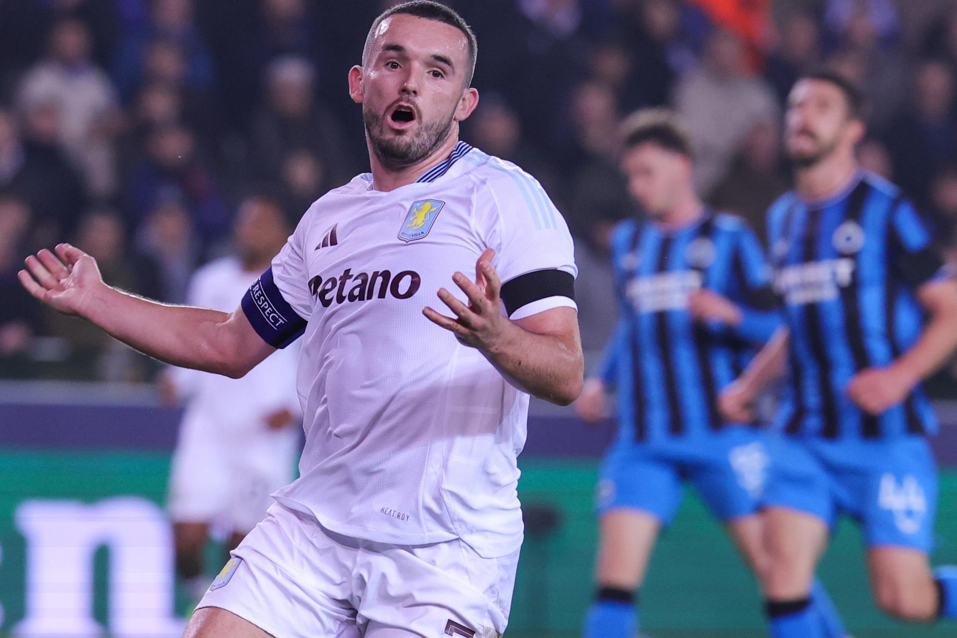 John McGinn se lamenta durante el partifdo. EFE/EPA/OLIVIER MATTHYS 