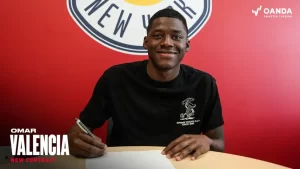 Alt. Red Bulls firma al panameño Omar Valencia