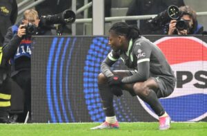 alt Abraham impulsa al Milan en un duelo de golazos