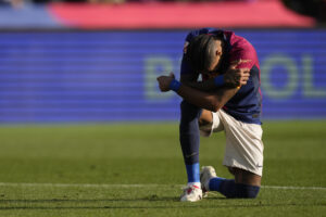 El delantero brasileño del Barcelona Raphinha tras la derrota ante Las Palmas en partido de LaLiga en el Estadio Olímpico Lluís Companys. EFE/Enric Fontcuberta