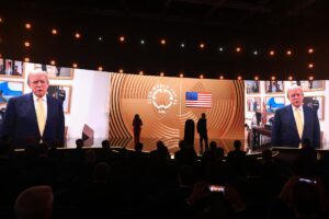 alt Trump llama "ganador" a Infantino y dice que tratará de asistir al Mundial de Clubes