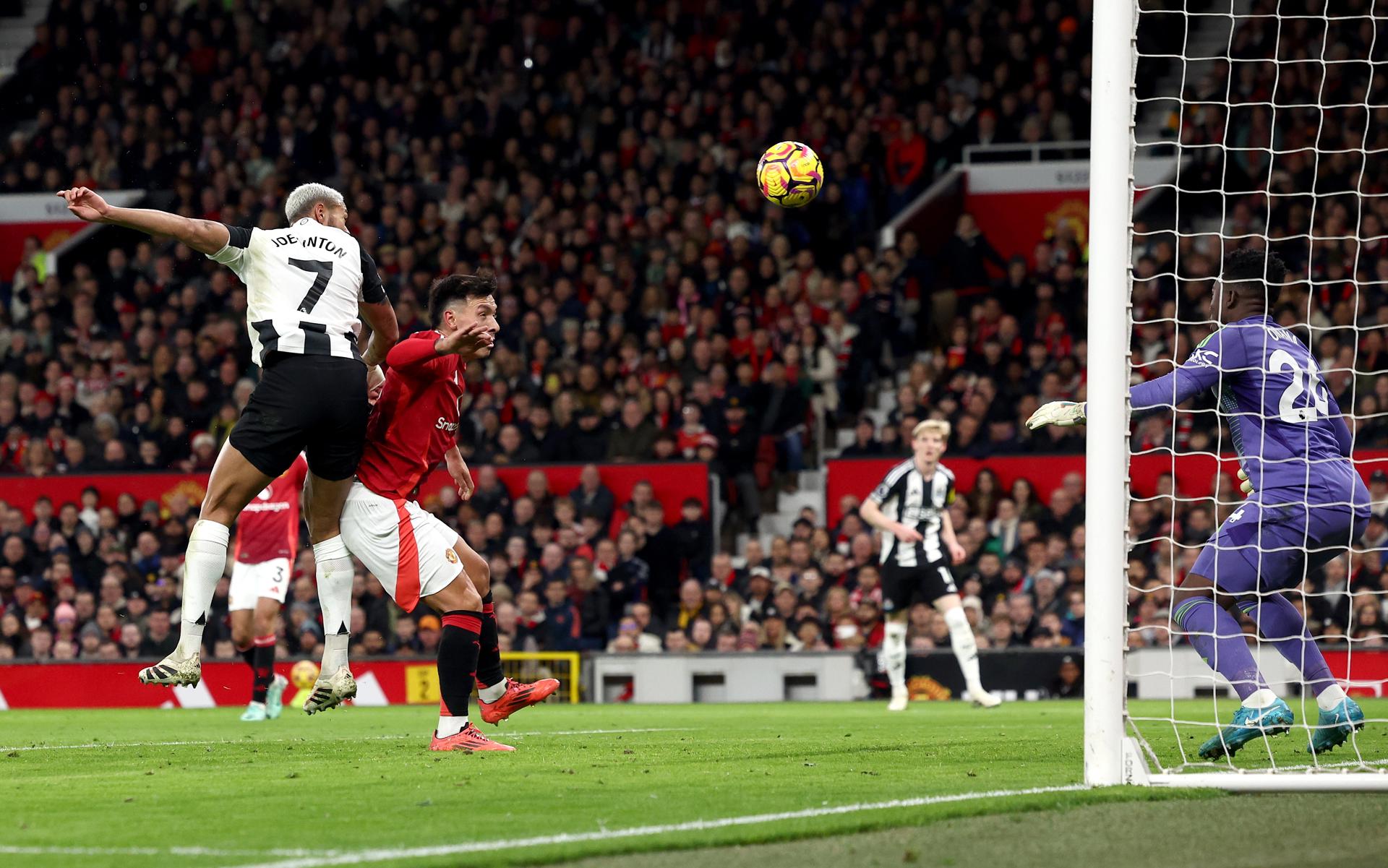 Joelinton remata el 0-2. EFE/EPA/ADAM VAUGHAN.