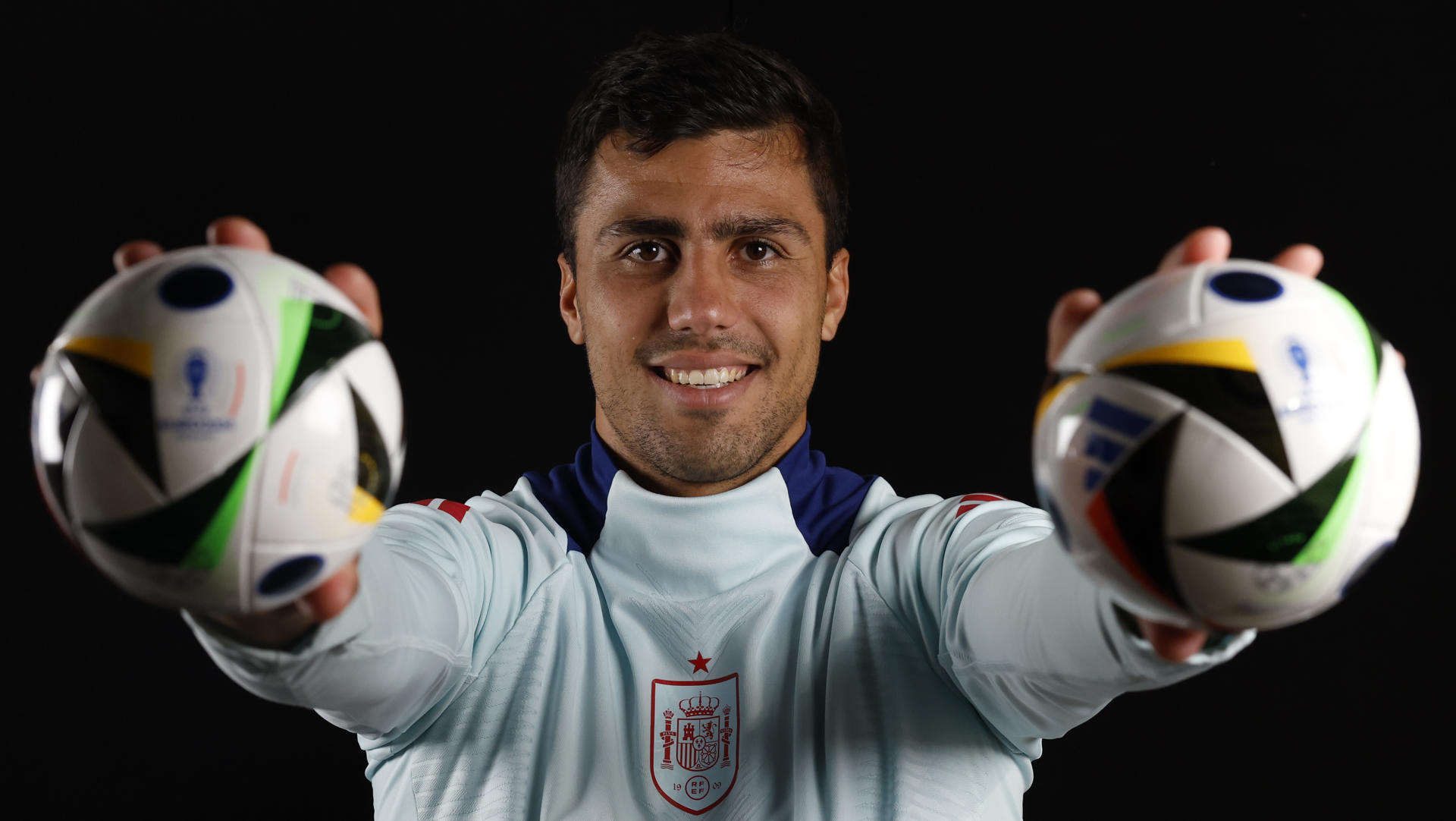 Rodri Hernández, ganador en 2024 del Balón de Oro tras lograr la Eurocopa con España. EFE/ J.J. Guillén /Archivo